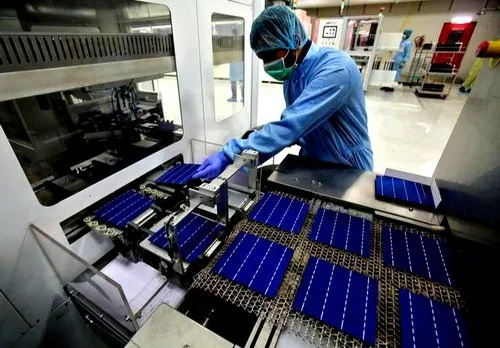 ¿Cómo se hacen los paneles solares? 3 Ensamblaje de células solares: ¿Cómo se hacen los paneles solares completos?